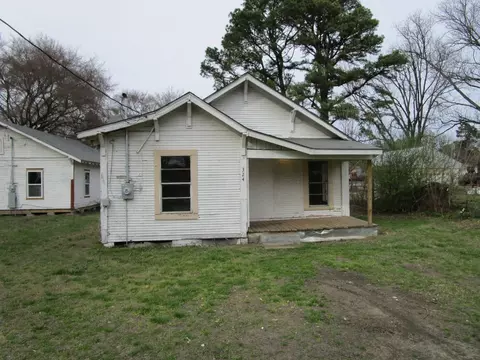 324 NW Beck St, De Kalb, TX 75559