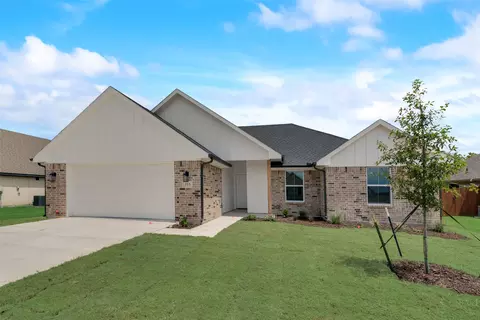 315 Cherry Point Dr, Palmer, TX 75152