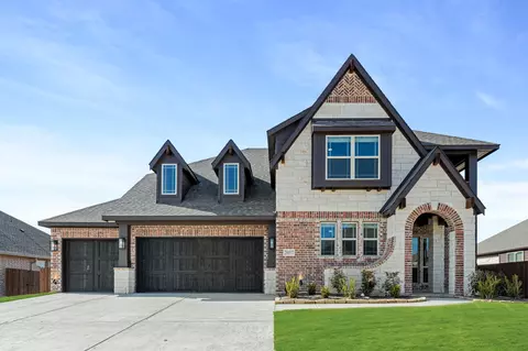2037 Holland Dr, Desoto, TX 75115