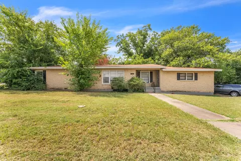 5512 Meadowbrook Dr, Fort Worth, TX 76112