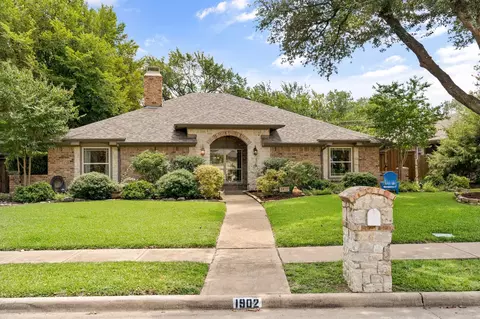 1902 Chestnut Hill Ln, Richardson, TX 75082