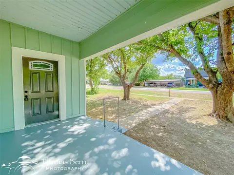 441 Race St, Baird, TX 79504