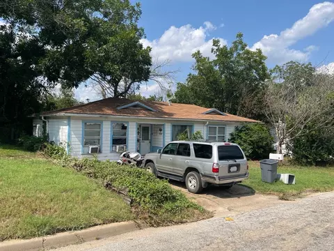 1240 W Water St, Weatherford, TX 76086
