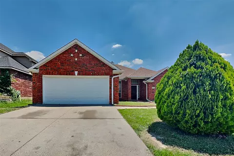 5300 Elmdale Dr, Watauga, TX 76137