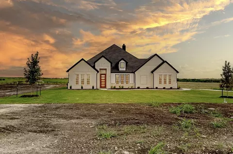 Exterior - 5304 County Road 1094, Celeste, TX 75423 photo 4 of 6