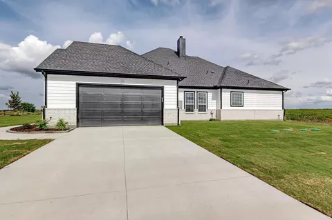 Exterior - 5304 County Road 1094, Celeste, TX 75423 photo 5 of 6