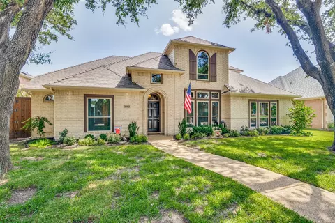 2052 Saint Pierre Dr, Carrollton, TX 75006