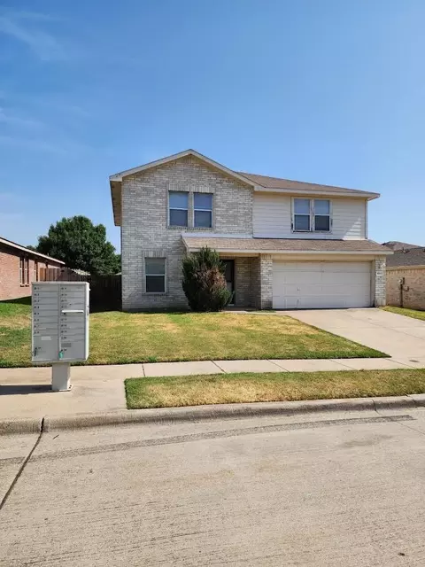 8017 Hidden Oaks Dr, Fort Worth, TX 76120