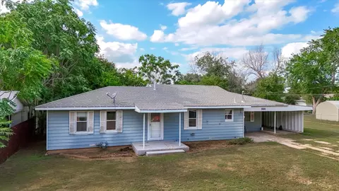1521 W Groesbeck St, Stephenville, TX 76401