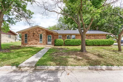 239 S Pine St, Muenster, TX 76252
