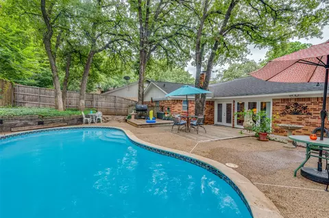 1605 Brunson Ct, Arlington, TX 76012