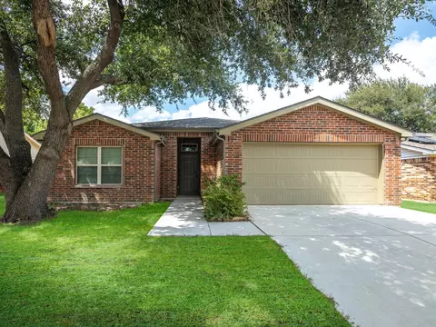 508 Edwards Dr, Saginaw, TX 76179