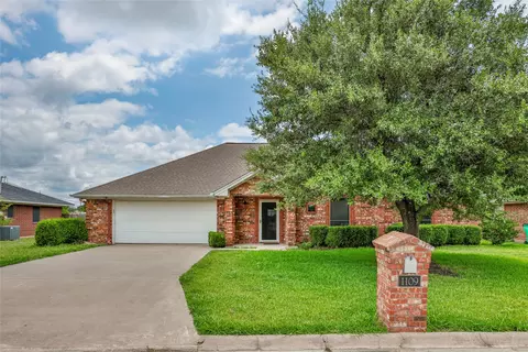 1109 W University Dr, Gainesville, TX 76240