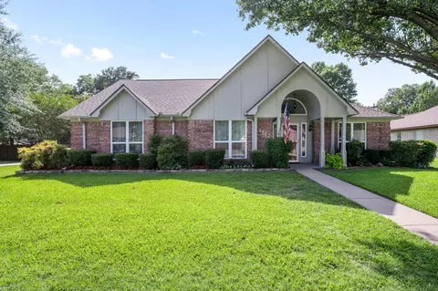 2107 Pecan St, Bonham, TX 75418