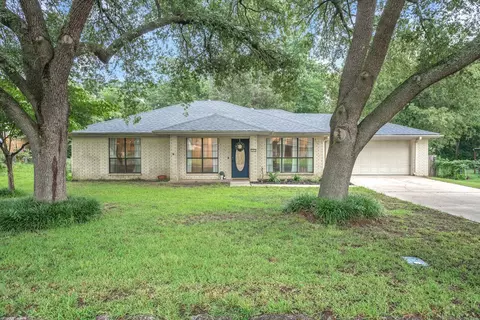 1013 Chevy Chase St, Gladewater, TX 75647