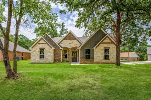336 Enchanted Dr, Enchanted Oaks, TX 75156