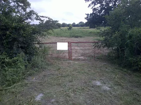 2 West Rc Road, Bowie, TX 76230