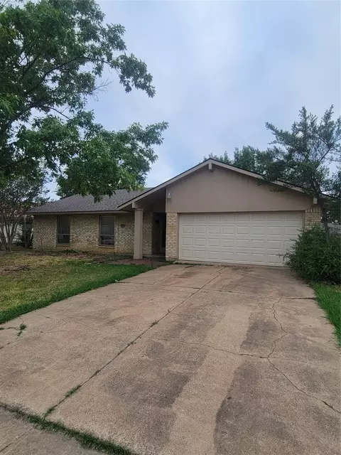 2803 Elk Grove Rd, Carrollton, TX 75007