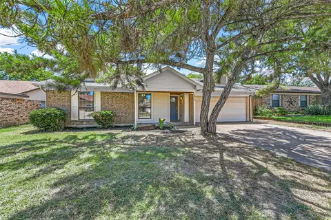 1913 Wurzburg Dr, Fort Worth, TX 76134
