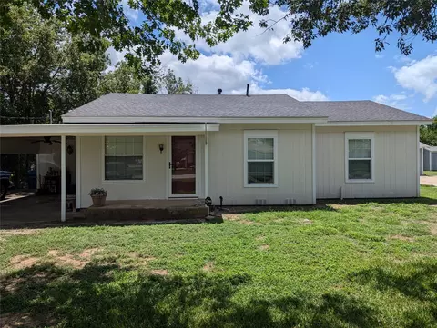 716 E Beth St, Whitney, TX 76692