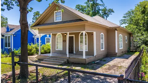 424 W Page Ave, Dallas, TX 75208