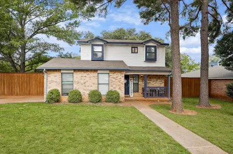 110 Forestwood Dr, Corinth, TX 76210