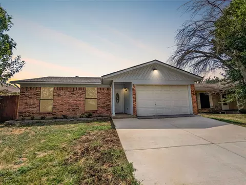 822 Tapley St, Grand Prairie, TX 75051