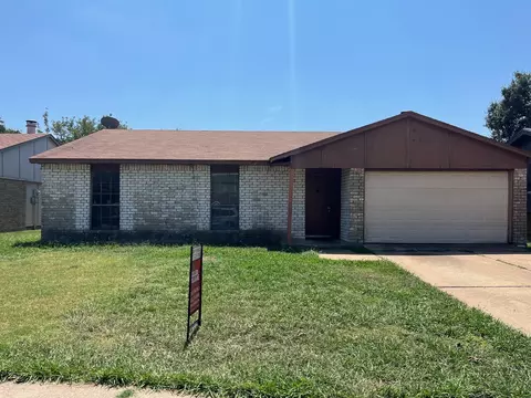 1121 Loving Trl, Grand Prairie, TX 75052
