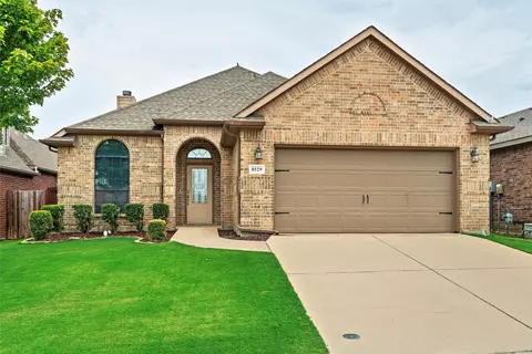 8529 Meadow Sweet Ln, Fort Worth, TX 76123