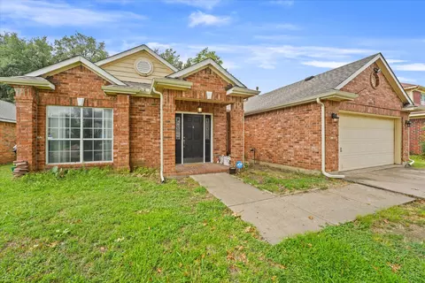 2863 Ironwood Dr, Grand Prairie, TX 75052