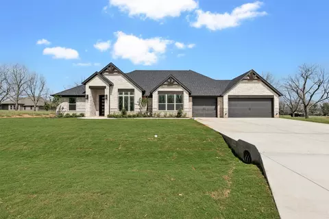 1129 Tremont Ln, Granbury, TX 76049