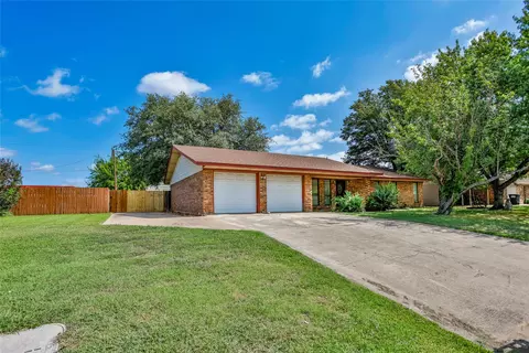 307 Circle St, Lindsay, TX 76250