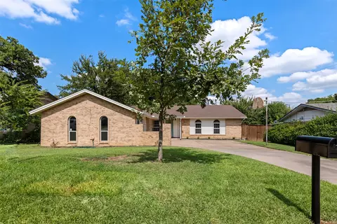 2725 Buffalo Dr, Arlington, TX 76013