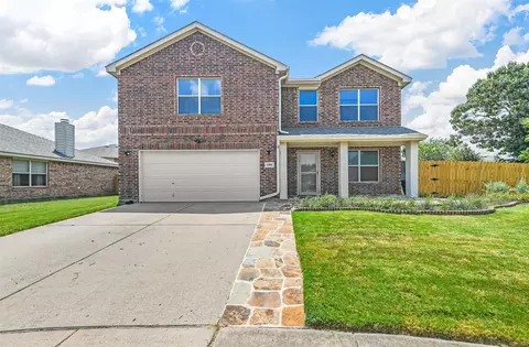 1008 Finch Cir, Saginaw, TX 76131