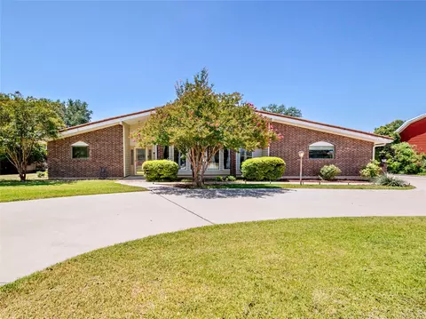307 Lori Ln, Brownwood, TX 76801