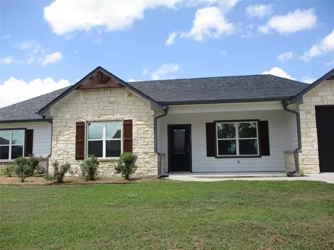 147 Mill St, Emory, TX 75440
