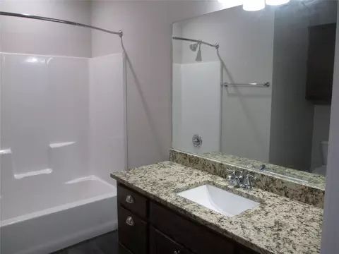 Bath - 147 Mill St, Emory, TX 75440 photo 1 of 6