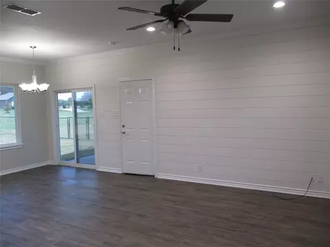 Living - 147 Mill St, Emory, TX 75440 photo 1 of 4