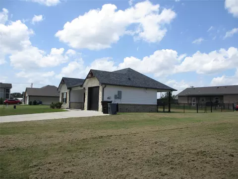 Exterior - 147 Mill St, Emory, TX 75440 photo 3 of 9