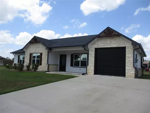 Exterior - 147 Mill St, Emory, TX 75440 photo 2 of 9