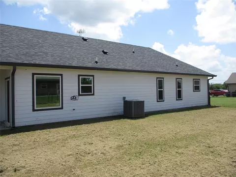 Exterior - 147 Mill St, Emory, TX 75440 photo 8 of 9
