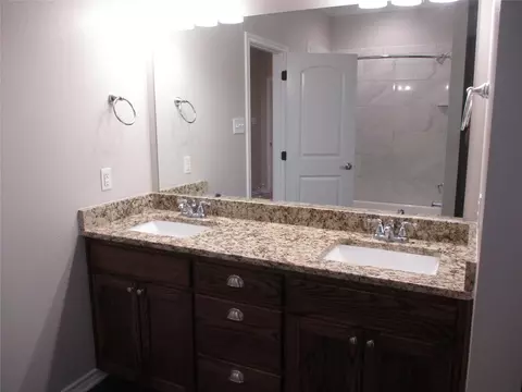 Bath - 147 Mill St, Emory, TX 75440 photo 4 of 6