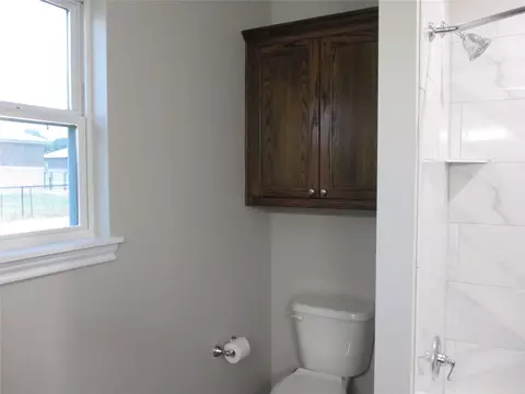 Bath - 147 Mill St, Emory, TX 75440 photo 6 of 6