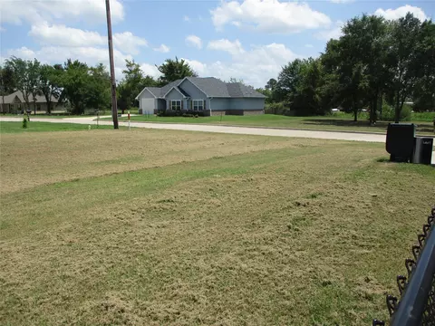 Exterior - 147 Mill St, Emory, TX 75440 photo 7 of 9