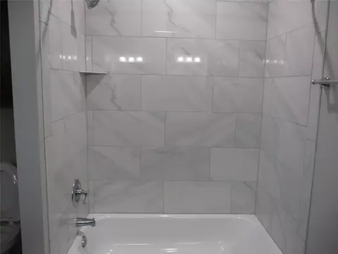 Bath - 147 Mill St, Emory, TX 75440 photo 5 of 6