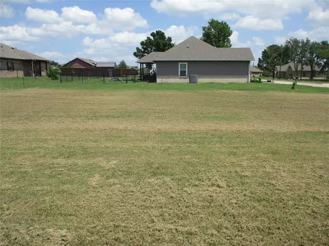Exterior - 147 Mill St, Emory, TX 75440 photo 6 of 9