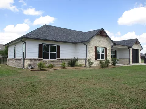 Exterior - 147 Mill St, Emory, TX 75440 photo 4 of 9