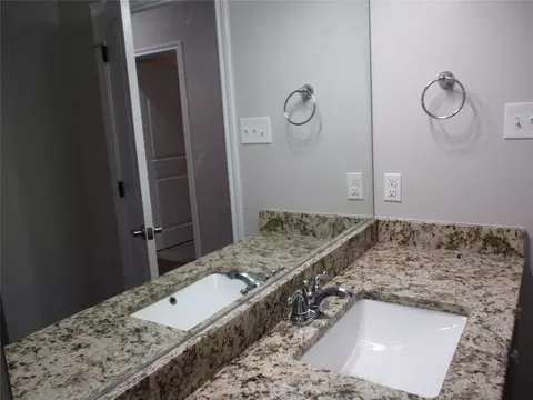 Bath - 147 Mill St, Emory, TX 75440 photo 2 of 6