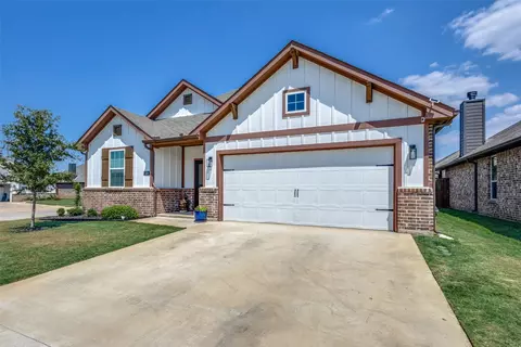 Exterior - 329 Bronco Dr, Pilot Point, TX 76258 photo 6 of 6
