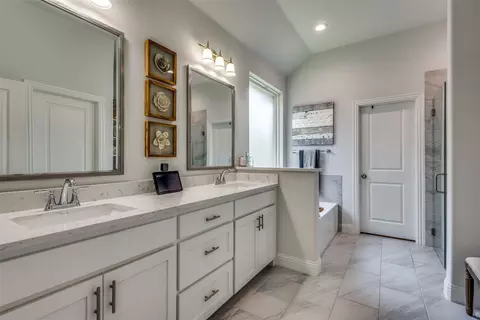 Bath - 329 Bronco Dr, Pilot Point, TX 76258 photo 1 of 4